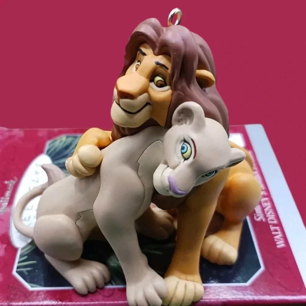 Hallmark  simba & Nala walt disney simba's pride christmas ornament